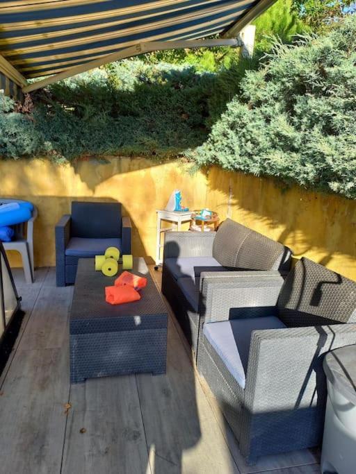 Bas De Villa, 2 Terrasses, Piscine, Spa, Sauna... Neffes Bagian luar foto